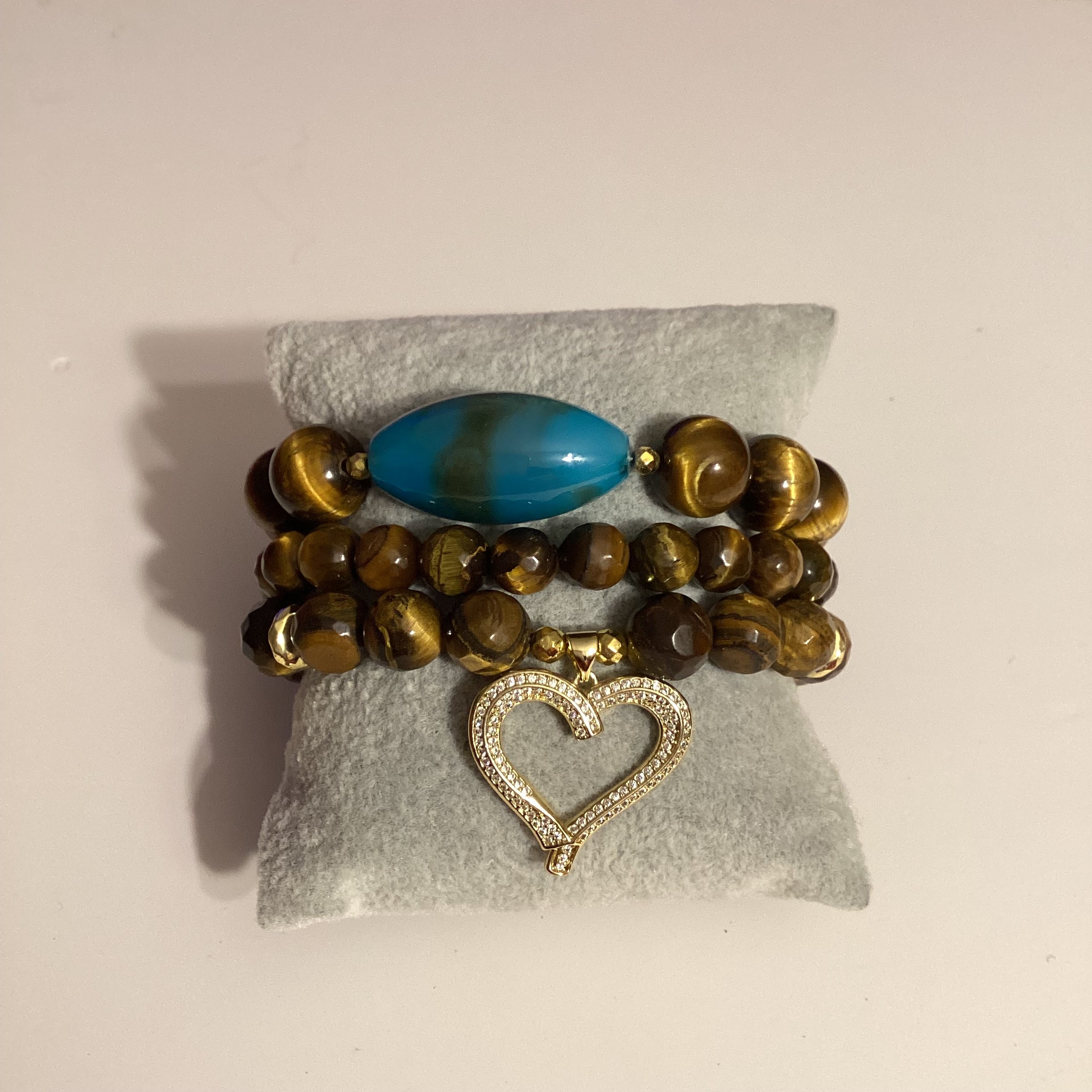 Tiger eye with a pop