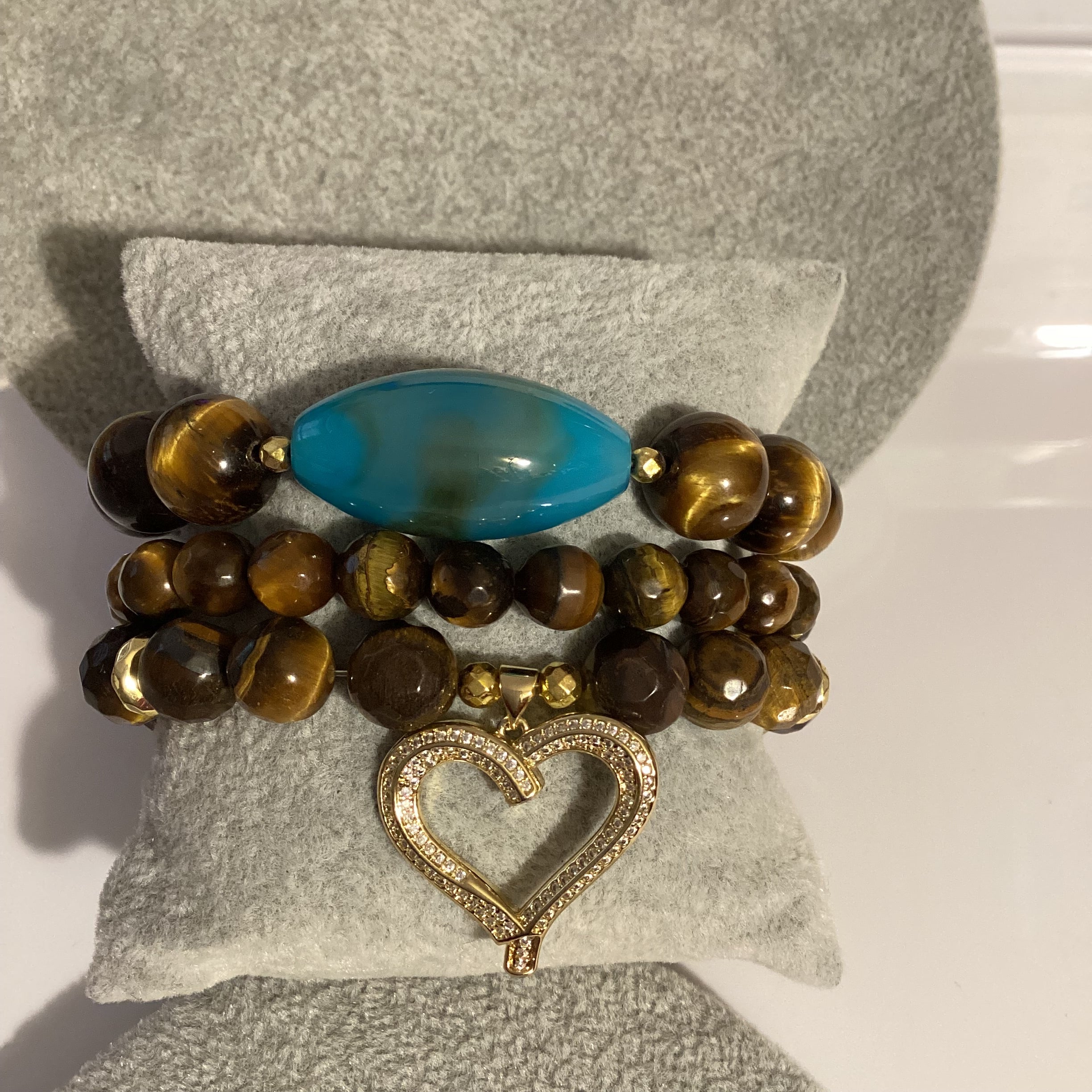 Tiger eye with a pop